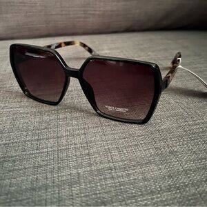 NWT VINCE CAMUTO SUNGLASSES EYEWEAR ACCESSORY